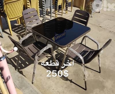 طاوله و٤ كراسي