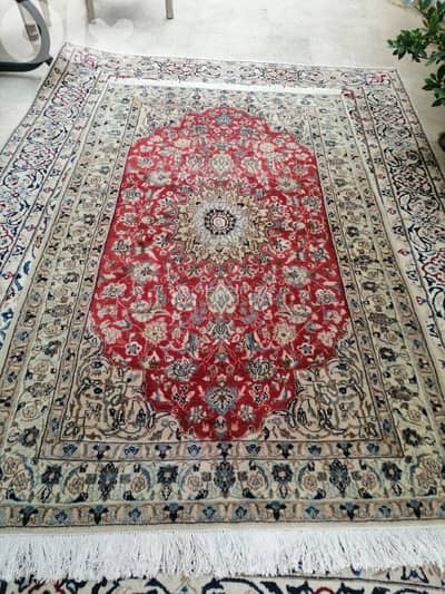 سجاد عجمي نايين شيشلا بحالة جيدة