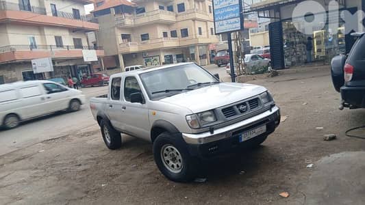 نيسان باثفايندر 2001