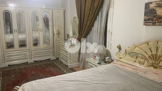 غرفة نوم ماستر مجوز خشب سنديان خزانه ٦ درف عرض ٣م تسريحه و تخت ١٨٠سم