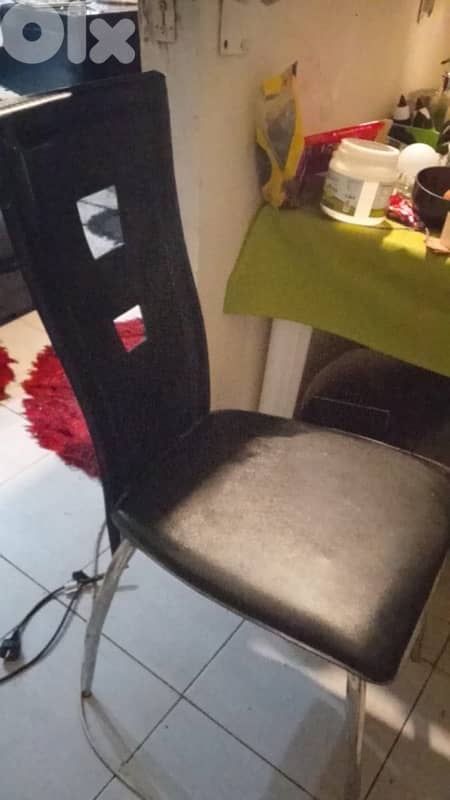 glass table with 4 chairs 1