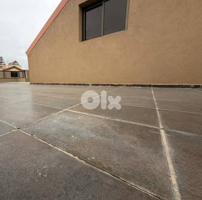 GMB123JC - Duplex With Roof For Rent In Blat - شقة دوبلكس