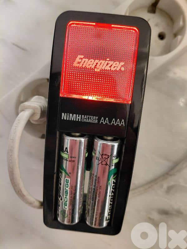 2 Energizer Charger + 2 Batteries 3