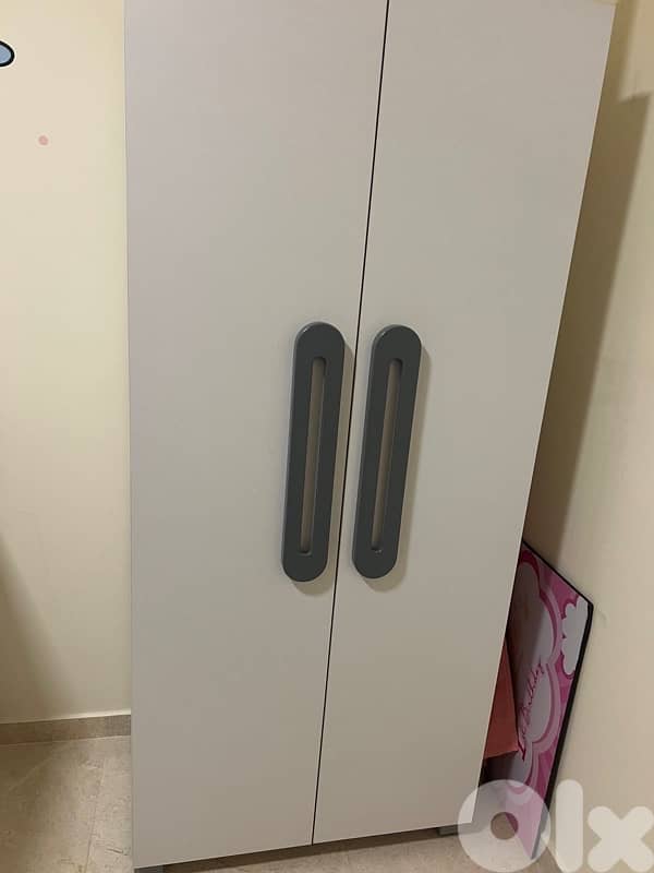 Full bedroom white and gray 4