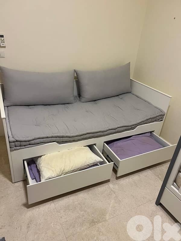 Full bedroom white and gray 6