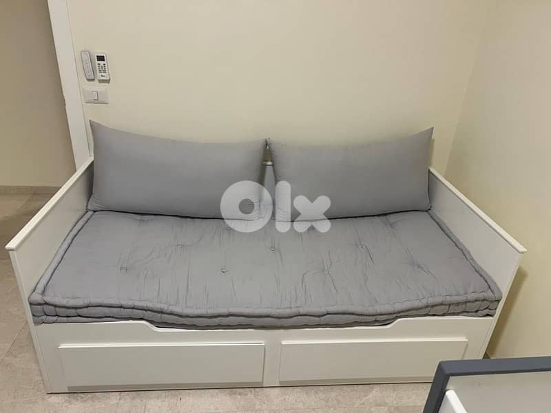 Full bedroom white and gray 7