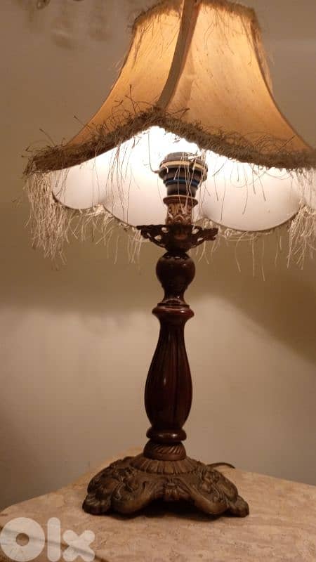 2 lampadaire n7as 65$ 1