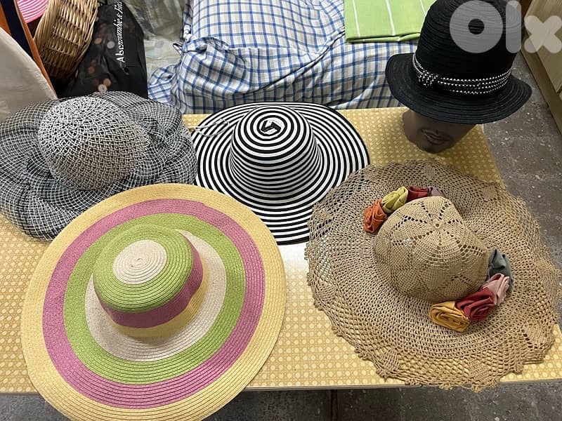 women’s hats of different models 1