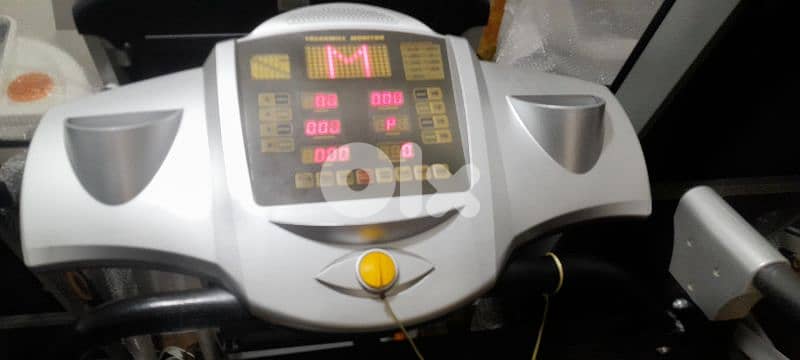 very good quality treadmill 4hp automatic inclinen 4