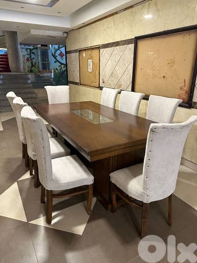 طاوله و8 كراسي