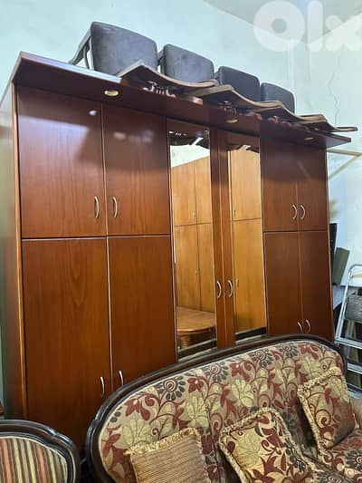 خزانة طابقين عشر درف ملبسة قشر كتير نظيفة