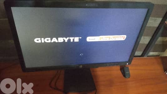 2 22inch 60hz monitors, one with hdmi, one with display port