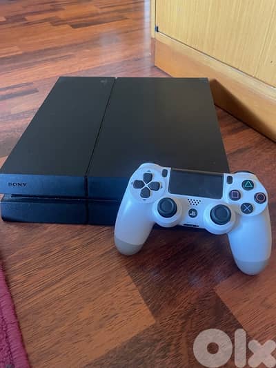 used ps4 slim 1tb with console and wires very clean