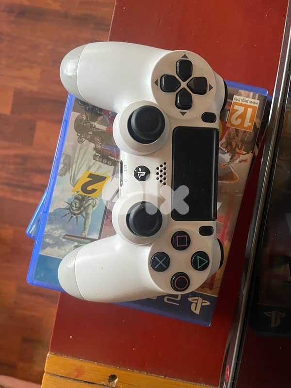 used ps4 slim 1tb with console and wires very clean 2