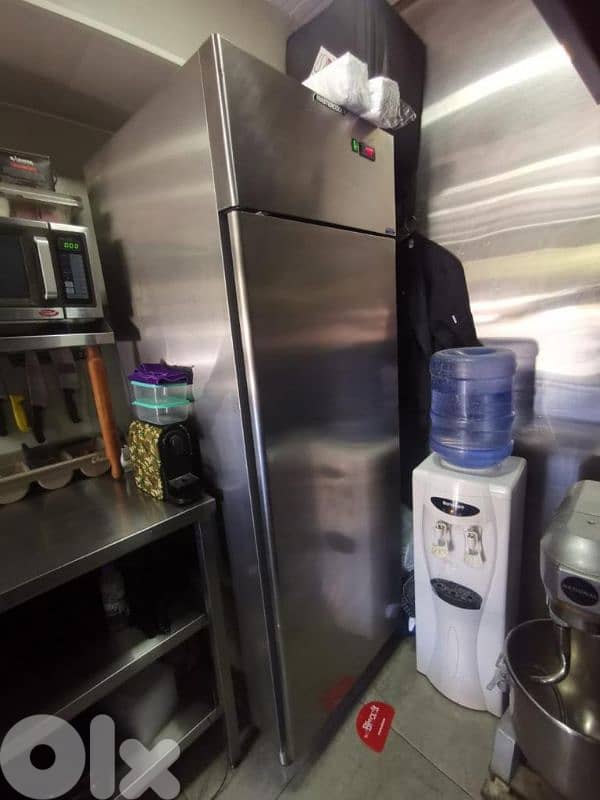 Fully equipped kiosk restaurant for sale 5