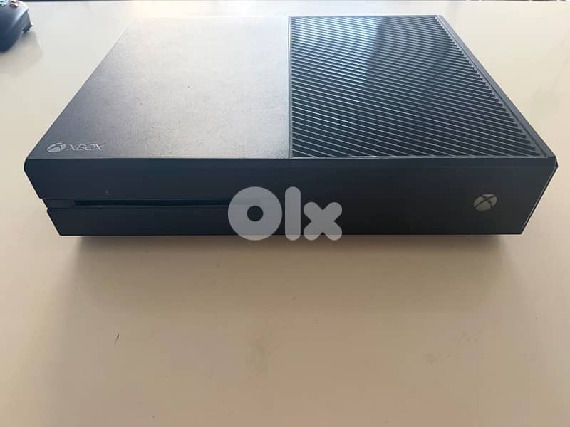 xbox one + 3 controllers + 12 games 2