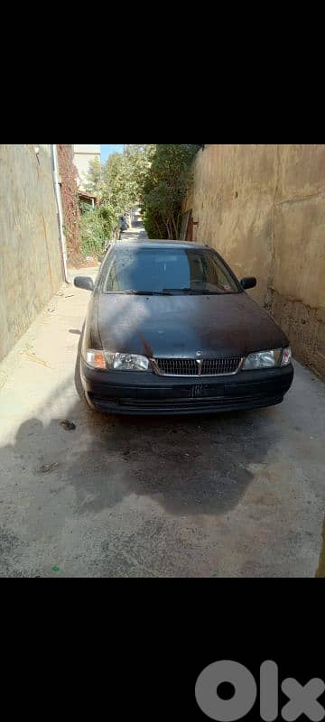 نيسان داتسون 2000