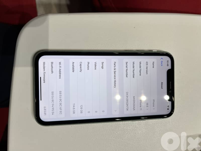 iPhone 11 like new tel:81/546556 1