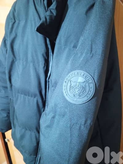 جاكيت لون اسود