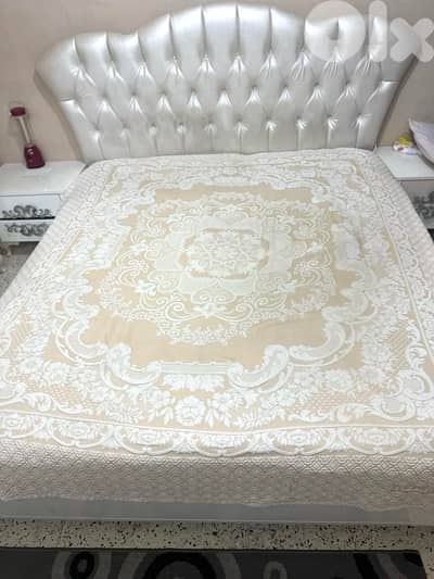 غرفة نوم كاملة(بلا خزانة)