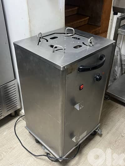 Dishes heater and dispenser