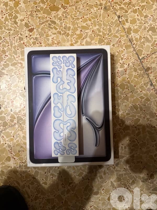 M2 iPad air with pencil pro and case 4