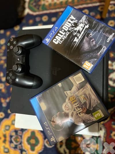 PLAYSTATION 4 USED very good condition with all its original parts