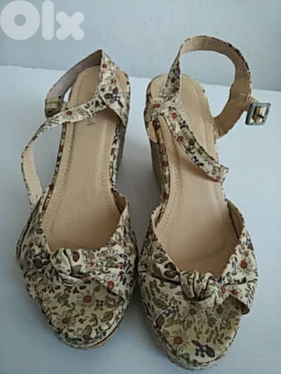 Wedge sandals (37) - Not Negotiable