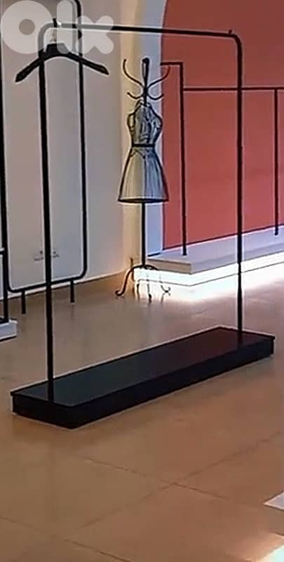 Clothing Store Décor – Display Stands 6