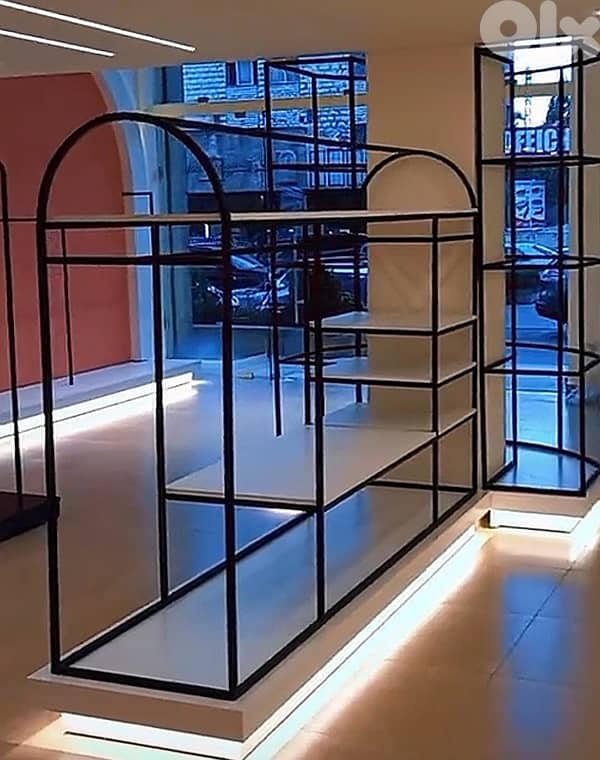 Clothing Store Décor – Display Stands 7