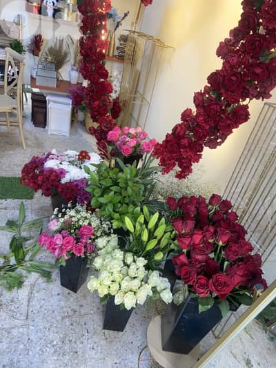 Sales Up to 70%. In tripoly. Flowers for valentine.