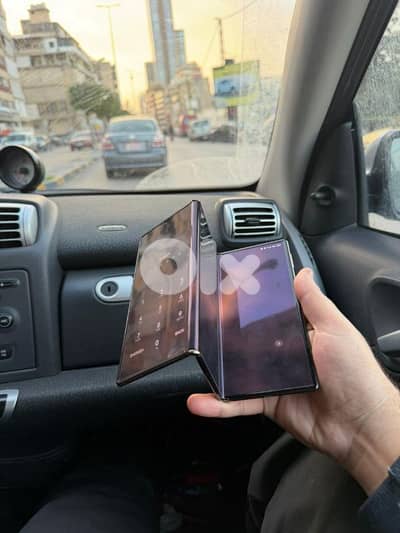 Huawei mate XT tri-fold