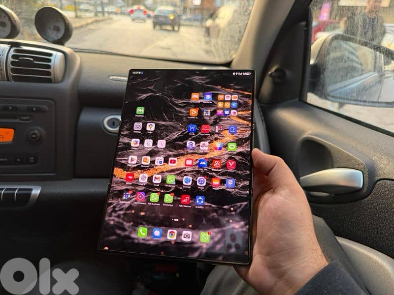 Huawei mate XT tri-fold 1