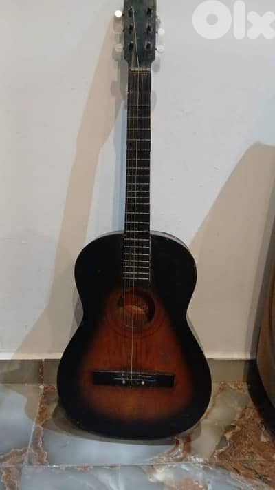 غيتار خشب كبير انتيك