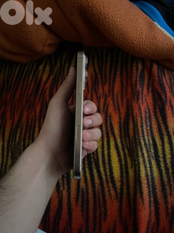 iphone 16 pro max like new , no customs 2