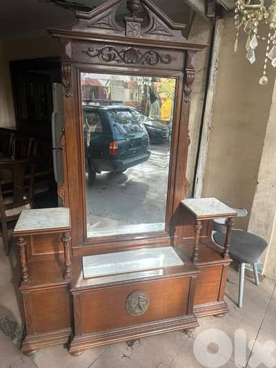 جاردنيير مميز خشب زان مع مرايا انتيك وجوه رخام كتير مرتب