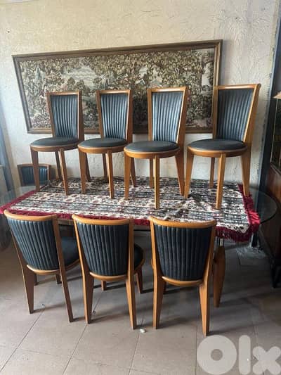 طاولة سفرة 8 كراسي وج قزاز سميك شغل جورج متى خشب زان شبه جديدة