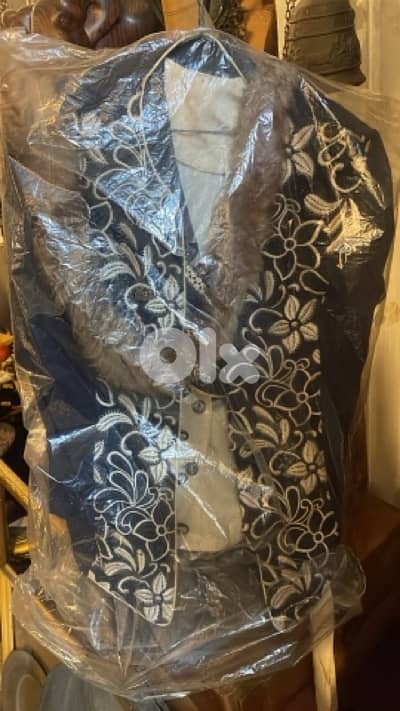 جاكيت رجالي رسمي مطرّز – تصميم مميز وفخم