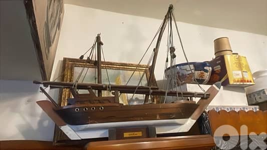 مجسم سفينة خشبية تراثية “بوم كويتي” – قطعة ديكور فخمة