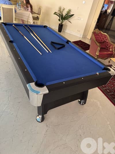 8 feet billiards/pool table