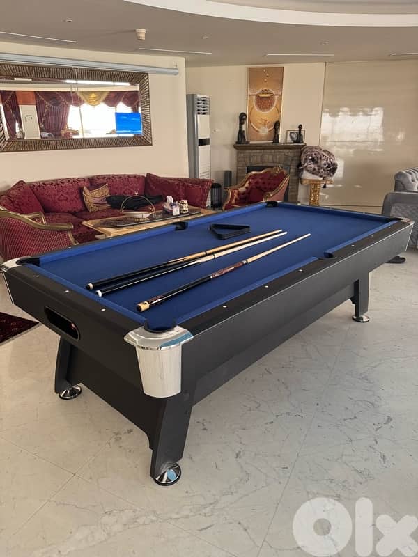 8 ft Pool Table – Excellent Condition – Full Set Included 4