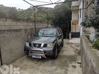 نيسان باثفايندر 2005