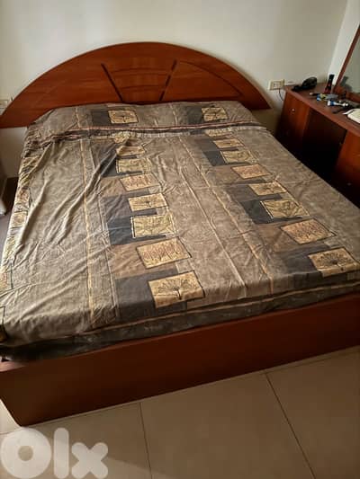 bed room good condition 6pcs