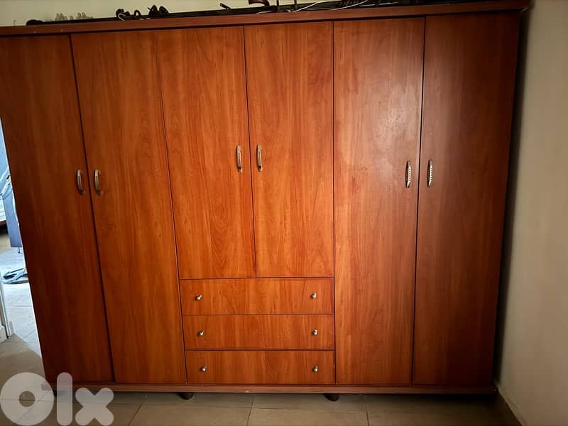 bed room good condition 2