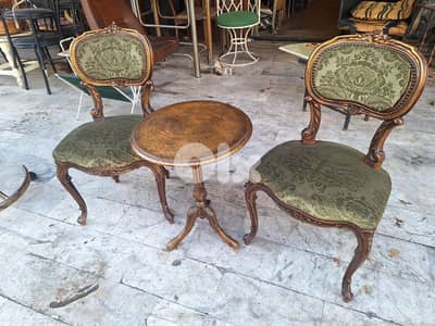 كراسي انتري عدد٢ مع طاولة لويكانز فرنسي ناعم انتيك قديم