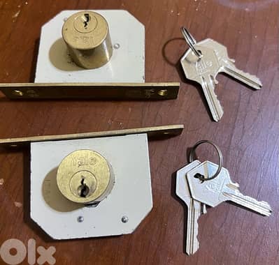 قفل للجارور مكتب ماركة  Yale  جديد  عدد ٢ و مفتاحين  بيروت  أشرفية ١٠$