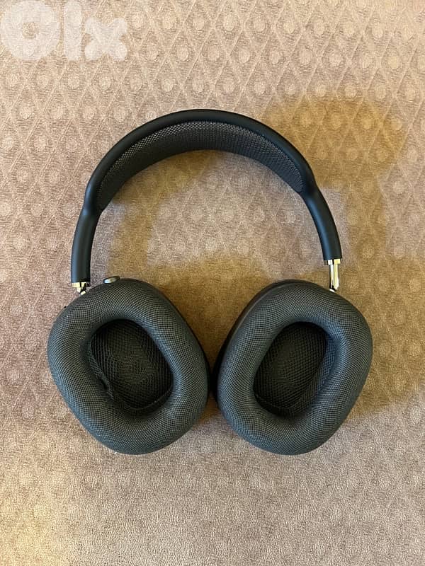 Apple AirPods Max – Like New + Protective Cover 3