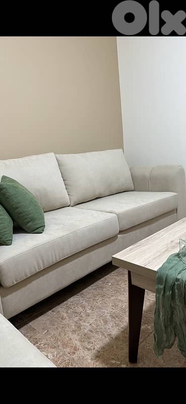 صالون للبيع