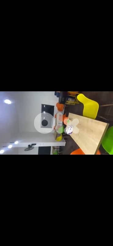 طاولات وكونتوارات وكيوسك