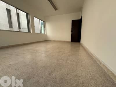 Office for Rent in Badaroمكتب للإيجار في بدارو